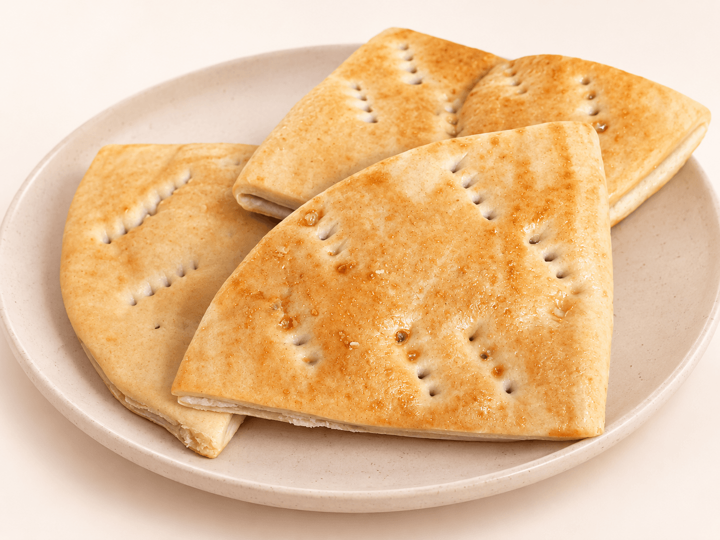 Dobladitas de Dulce Recreo sobre un fondo crema